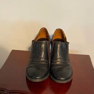 b.o.c. Women's Black Leather Heels